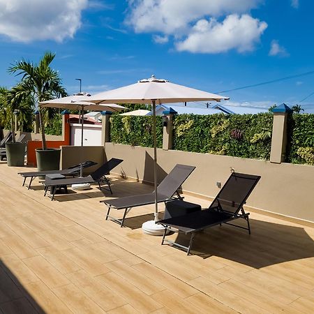Evasion En Plein Coeur De La Ville T2 Jacuzzis Sauna Et Piscine Au Centre De Port-Louis Buitenkant foto