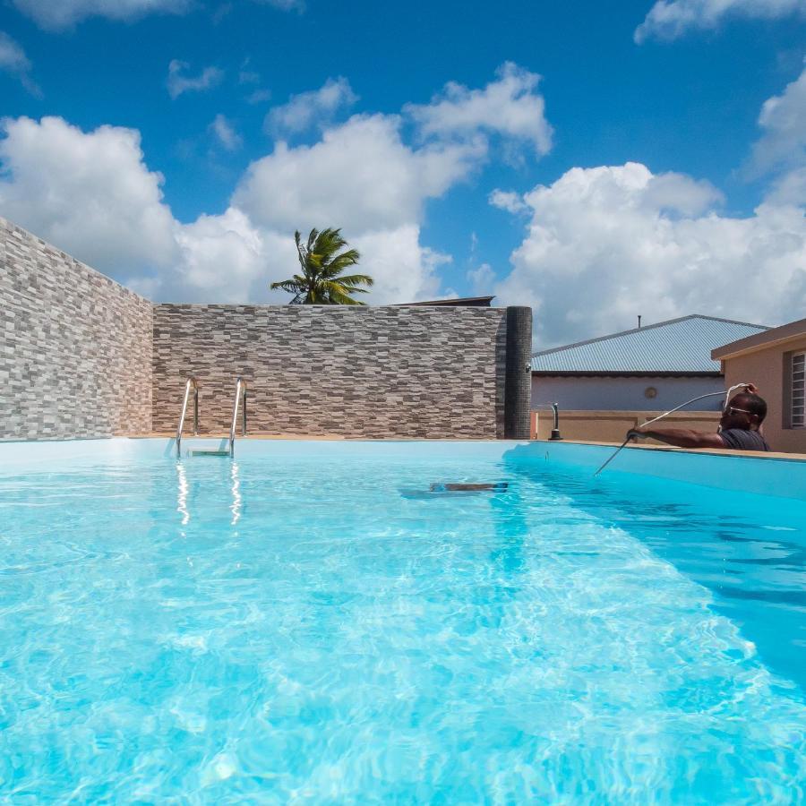 Evasion En Plein Coeur De La Ville T2 Jacuzzis Sauna Et Piscine Au Centre De Port-Louis Buitenkant foto